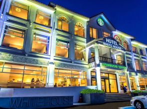Hotel White House