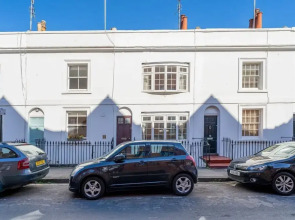 Host Stay Sunny Terrace on Robert Street