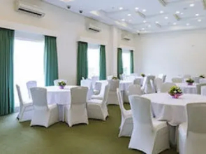 Microtel Inn & Suites By Wyndham South Forbes Near Nuvali