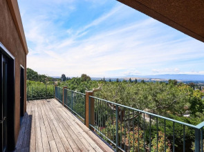 Scenic Bay View Sublime In East San Jose! 2 Bedroom Home