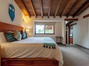 Incredible Property with Huge Garden and Pool!