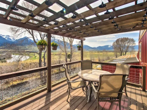 Lovely Livingston Loft w/ Mountain & River Views!