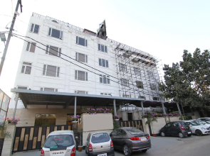 OYO 12496 Skyotel