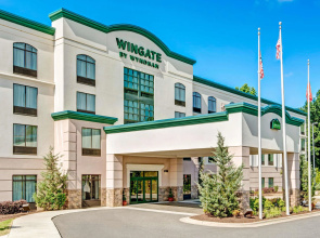 Holiday Inn Express And Suites Raleigh West Lenovo Center by IHG