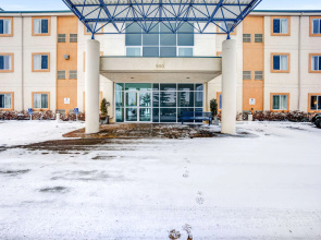 Motel 6 Red Deer, AB