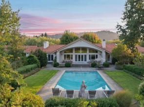 Vineyard Estate w/ Pool, Spa & Bocce Ball + Mins to Wineries & Park Lawndale Manor by Avantstay
