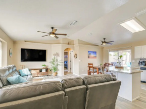 Game Room + Fire Pit : Lake Havasu Retreat!