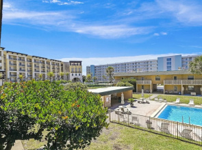 Venus 202 Second floor Pool-view 2 Bedroom with easy beach access by RedAwning