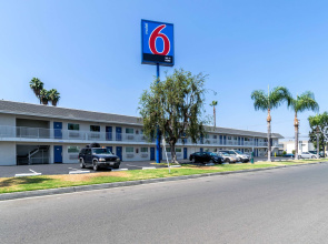 Motel 6 Anaheim, CA - Fullerton East