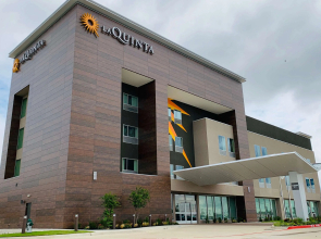 La Quinta Inn and Suites by Wyndham - Red Oak TX IH-35E