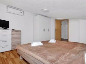 Apartment Cico Hvar/Pokrivenik 25302