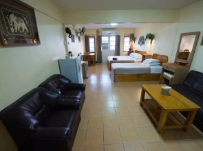 Funky Monkey Guesthouse & Tours