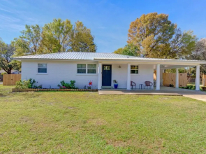 Gulf Breeze Home w/ Pool, Grill & Fire Pit