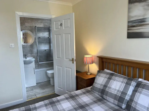 3 Bedroom Bungalow Moelfre- Private Garden,parking