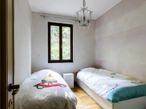 Upscale Villa in Salò Lombardy with Swimming Pool
