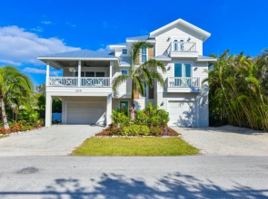 Atlantis Beach House by AMI Locals