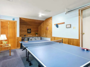 Shady Pines by Avantstay Enclosed Porch, Game Rooms, & Lake/beach Access!