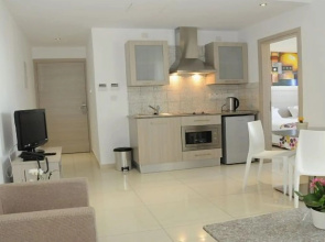 Frixos Suites Hotel Apartments
