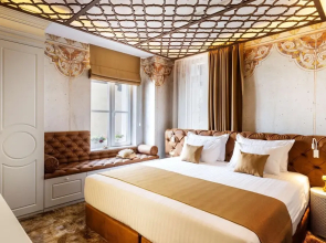 Gallery 37, BW Premier Collection