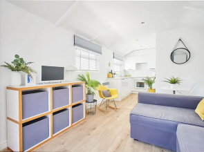 Host Stay Sunnyside Studio