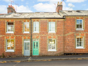 Perfect for family stays, ideal for walk to shops & restaurants