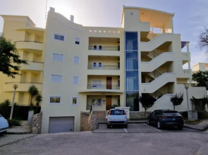 Spacious 3 bedroom apartment with seaview
