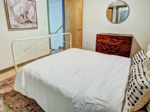 2 Bedroom, Hawthorne Lane