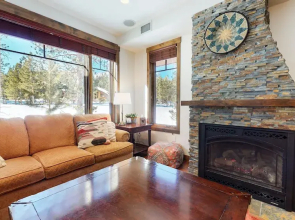 Woodwinds 1271 Spacious Mountain Modern Home with Private Hot Tub, Fireplace and Garage by RedAwning