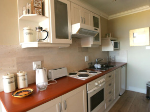 Dolphin Inn Guest House