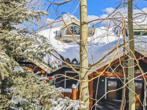Elk Ridge 432 4 Bedroom Townhouse by RedAwning