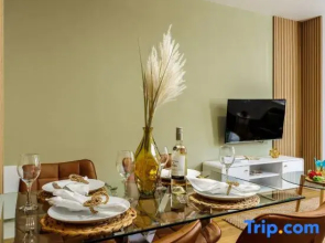 Stunning & Spacious 1-Bed Apt w/ Free Gym & PKG