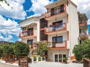 Stunning Home in Kastel Kambelovac With Wifi and 2 Bedrooms