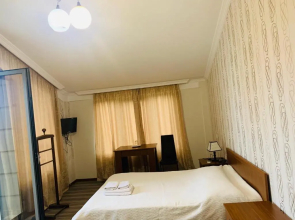 Hotel Amigo II