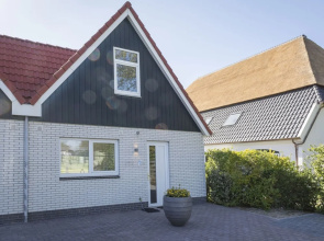 Comfortable Holiday Home in Texel Near Sea