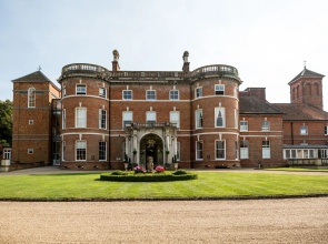 Oakley Hall Hotel