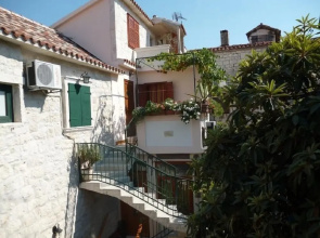 Jare - in old Town - A2 Gornji