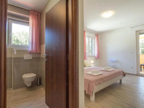 Complex of 2 villas Banjole-Mar with 2 private pools for up to 20 persons 200m from the beach
