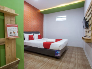 RedDoorz Plus @ Raya Sengkaling