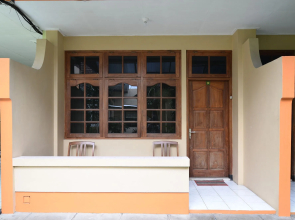 RedDoorz Plus @ Laweyan