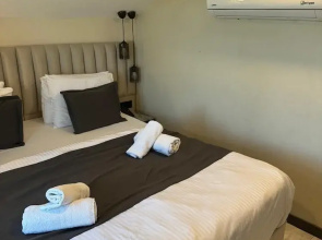 D Twins Airport Hotel