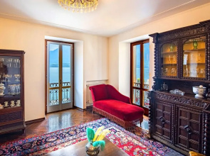 Elegant Central Large House on Lake Como