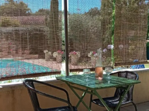 Sous les chênes, en Provence
