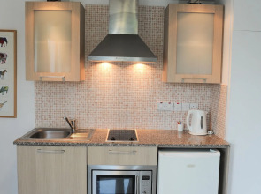 Frixos Suites Hotel Apartments