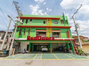 RedDoorz near Notre Dame of Dadiangas University - Vaccinated Staff