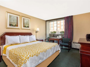 Days Inn by Wyndham College Park
