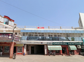 OYO 36085 Hotel Apollo Agra
