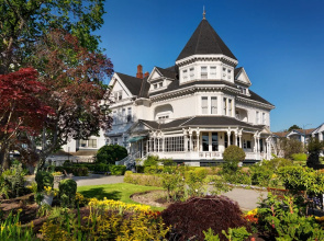 Pendray Inn & Tea House
