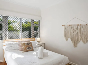 Beachside 3-bed Family Home With Parking & Veranda