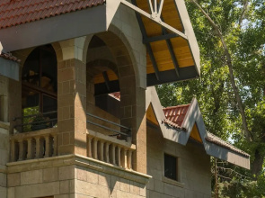 Sunolus Vineyard House