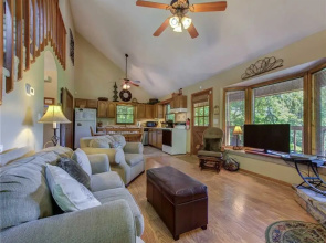 Between Here and There 2 Bedroom Home with Hot Tub